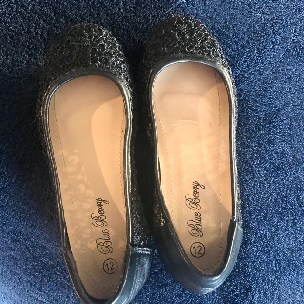 Girls black shoes